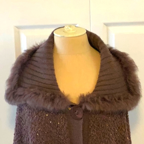 TALK OF THE WALK Vintage Brown and Sequin Poncho-M- Button Down - Picture 5 of 9